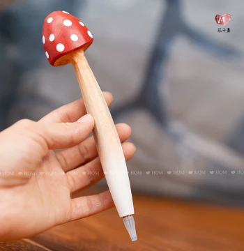 Pure Handcrafted Cute Mushroom Solid Wood Carved Gel Pen, Mori-Style Literary Desktop Ornament, Carbon Signature Pen, Student Gift for Girls
