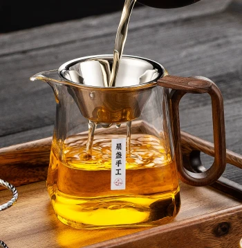 New Thickened Glass Fair Cup with Integrated Filter Mesh and Tea Strainer Set, High-End Kung Fu Tea Server with Wooden Handle