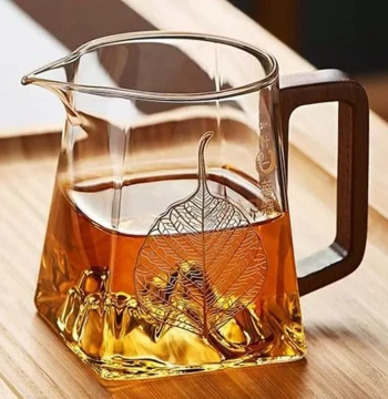 Side-Handle Fairness Cup Tea Sea, High-End Light Luxury Thickened Home Heat-Resistant Glass Teaware for Brewing and Serving Tea