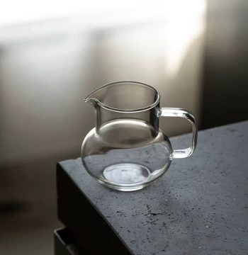 Caomuci High-Borosilicate Heat-Resistant Glass Fairness Cup with Handle, Transparent Tea Sea, Coffee Sharing Pot, Pour-Over Coffee Server