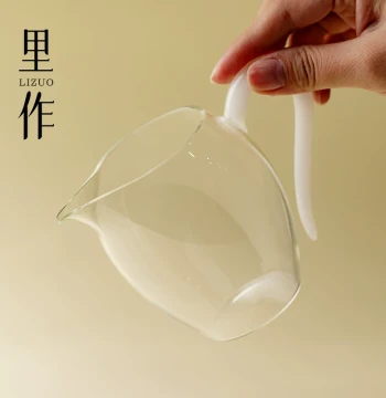 Lizuo Handmade High Borosilicate Glass Fairness Cup with Handle Premium Transparent Tea Server Kung Fu Tea Set Tea Server Equalizing Cup