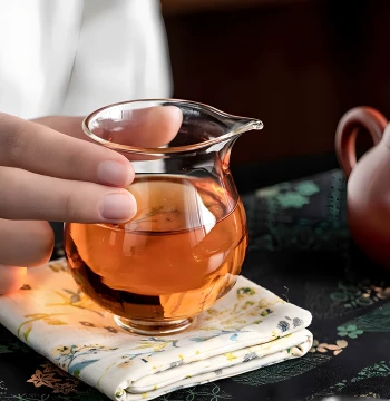 High Borosilicate Glass Fairness Cup (Gongdao Bei), Chinese Style Heat-Resistant Small Capacity Tea Server, Elegant Uniform Pouring Cup for Ladies, Kung Fu Tea Accessory