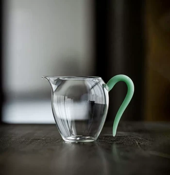 Sky-Blue Jade Colored Glass Fairness Cup - Heat-Resistant Transparent Tea Divider and High-End Gongfu Tea Sea for Brewing