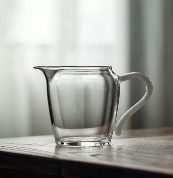 Japanese Style Heat-Resistant Transparent Glass Fairness Cup Home Small Size Tea Sea with Handle Thickened Brewing Cup Tea Filter Gong Bei Even Cup