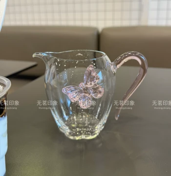 Huoran Spring Day Butterfly High Borosilicate Glass Fair Cup with Handle, Flower-Shaped Tea Divider, Heat-Resistant Gongbei, Uniform Cup, Chahai