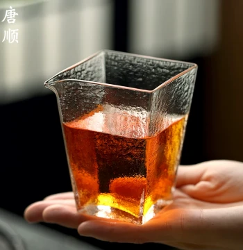 Hammered Glass Fairness Cup - Japanese Minimalist Small Home Tea Server for Kung Fu Tea Sets, Square Design