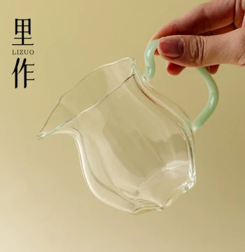 Lizuo Creative Premium Glass Fair Cup with Handle - Transparent Tea Sea Accessory for Home Use, Tea Distributor and Public Cup