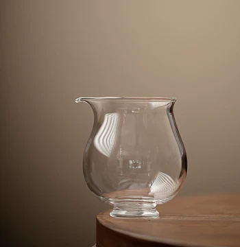 Japanese-Style Transparent High Borosilicate Glass Fair Cup - Elegant Tea Divider for Women and Solo Tea Drinking