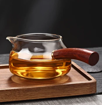 Guanfa Side-Handle Glass Fairness Cup with Integrated Tea Strainer. Thickened Heat-Resistant Tea Server with Premium Wooden Handle.