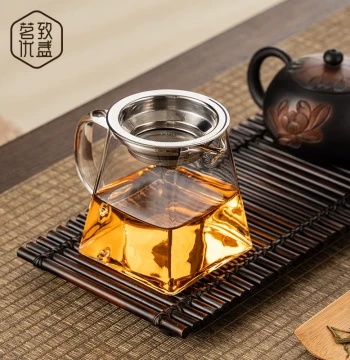 Heat-Resistant Thickened Glass Fairness Cup, Premium Tea Serving Pitcher with Filter Set, Japanese Style Tea Server with Strainer for Brewing