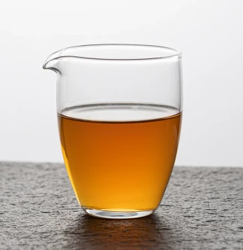 Thickened Heat-Resistant Glass Fair Cup, Transparent Tea Server with Integrated Strainer, High Borosilicate Tea Divider