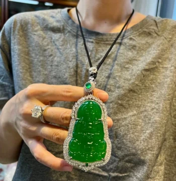 100% Natural Ice-Grade Green Chalcedony Agate Guanyin Pendant – Unisex Large-Size New Arrival for Zodiac Year Protection