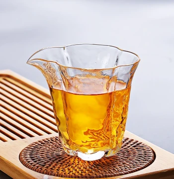 Hammered Begonia Flower Glass Fair Cup High Borosilicate Tea Server Handmade Creative Kung Fu Tea Set Heat-Resistant Tea Pitcher Thickened