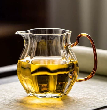 High Borosilicate Heat-Resistant Glass Fair Cup - Chinese Melon-Shaped Tea Sea for Kung Fu Tea - Comfortable Non-Scalding Design