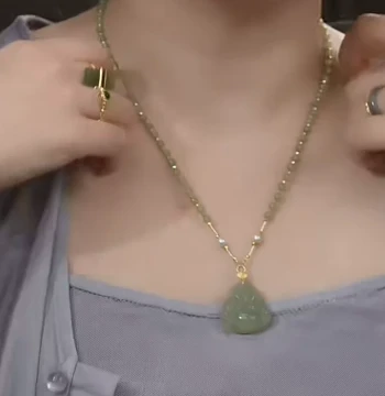Viral Hit Jade Necklace for Women Small Buddha Clavicle Chain Niche Design Premium Neck Chain 2024 New Pendant