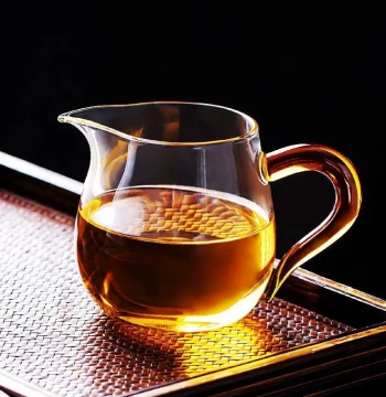 Thickened High Borosilicate Heat-Resistant Glass Fairness Cup with Integrated Tea Strainer, Tea Serving Set and Water Divider