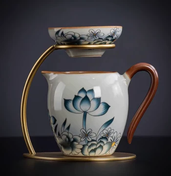 Ru Kiln Blue and White Tea Strainer Integrated with Fair Cup, Household Kung Fu Lazy Tea Set, Tea Separator with Iron Stand, Tea Filter Net, Chahai