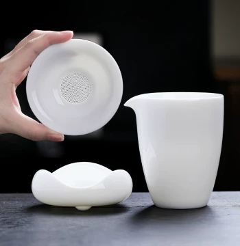 Dehua White Porcelain Gongdao Cup – Large Ice-Jade Ceramic Tea Sea with Integrated Strainer, Complete Kung Fu Tea Set for Brewing and Serving