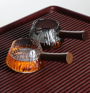 Thickened Glass Fairness Cup with Tea Strainer, Heat-Resistant Tea Server and Tea Sea Accessory for Tea Sets