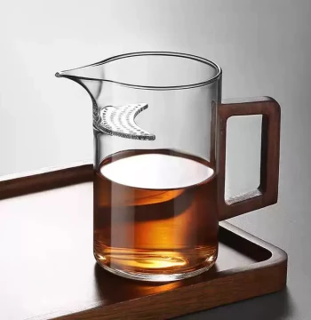 Crescent Moon Brewing Tea Cup with Fairness Cup Function: Wooden Handle, Integrated Glass Tea Strainer for Brewing Green Tea, Tea Server with Filter