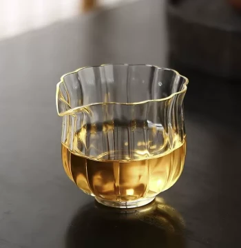 High-Transparency Heat-Resistant Glass Lotus Fairness Cup - Small Size Uniform Pouring Cup, Handle-Free Single Tea Divider, Tea Sea Accessory