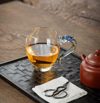 Auspicious Dragon Handle Colorful Thick-Base Crystal Glass Fair Cup - Extra Thick Transparent Heat-Resistant Home Tea Server (Gongdao Bei)