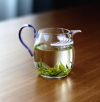 Small Capacity 250ml Filter-Integrated Crescent Gongdao Cup Eagle Beak Tea Sea High-Temperature Resistant Glass with Tea Strainer Fair Cup