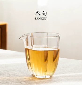 Sanxun Begonia Glass Fair Cup. Heat-Resistant Tea Divider, Single Unit Household Transparent Gongdao Cup. High-End Tea Set and Tea Sea Accessory.