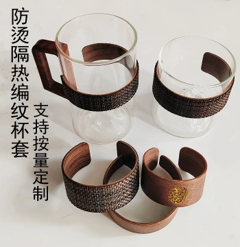 Anti-Scald Cup Sleeve: Bamboo and Wood Insulation Ring for Glass Fair Cups - Japanese Auspicious Cloud Pattern Tea Ceremony Accessory with Heat-Resistant Handle