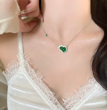 Xianhu Side-Hanging Green Gourd Necklace for Women. New Chinese Style Jade Pendant Necklace with High-End Light Luxury Niche Design for Collarbones.