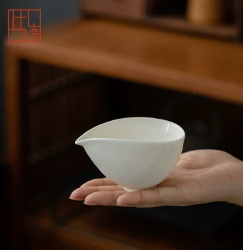 Dehua Mutton Fat White Porcelain Fair Cup, Large Ceramic Tea Sea, Equalizing Cup, Tea Set Accessory, Uniform Pouring Tea Divider