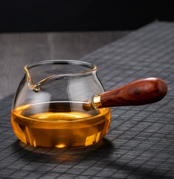 Side-Handle Fair Cup and Tea Strainer Integrated Set, Thickened Heat-Resistant Glass Large Pitcher, Tea Sea Server for Kung Fu Tea