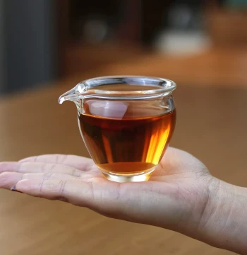 New 100ml Mini Fair Cup: Small Capacity Extra-Thick Heat-Resistant Glass Tea Server - Ultra-Small Unique High-End Tea Sea