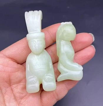 Xiuyan Jade 'Meeting a Benefactor' Pendant, Antique-Style Carved Kneeling Figure Jade Ornament for Play, Belt Wear, or Small Decor