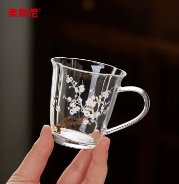Meisini Glass Tea Cup, Single Japanese-Style Master Cup with Handle, Color-Changing Plum Blossom Design, Home Tasting Cup for Kung Fu Tea Sets