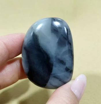 57g Hetian Jade Blue-and-White Jade Seed Material Raw Stone Black and White Seed Aggregated Ink Feature Round Jade Pendant Handle Piece Play Material
