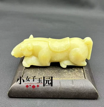 Xiuyan Jade Zodiac Horse Pendant, 3D Carved 'Success Arrives with the Horse' Jade Horse Play Piece, Jade Ornament, Tea Table New Tea Pet
