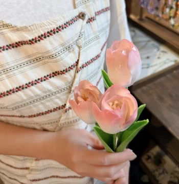 Pure Handmade Pinched Ceramic Tulip Bouquet, Premium Flower Arrangement for Gifting, Romantic Single-Stem Ornament