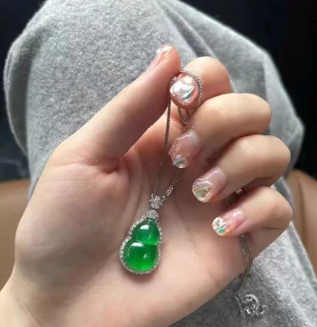Natural Burmese Ice-Grade Imperial Green Jadeite Gourd Pendant with Inlaid Jade Necklace, High-End Light Luxury Style for Women