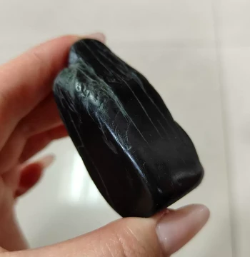 82g Hetian Jade Black Jasper Raw Stone, Xinjiang Ink-Spot-Free Black Jasper Feature Jade Small Sample Piece for Hand Play