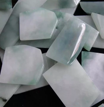 Burmese Jadeite Raw Stone, Glutinous Ice Species Clear Material, Natural Grade A Jade Scraps, Slices, and Pendant Blanks