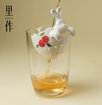 Lizuo Pure Hand-Painted Red Berry Rabbit Tea Strainer, Creative Handmade Ceramic Tea Filter, Household Tea Ceremony Decor Accessory