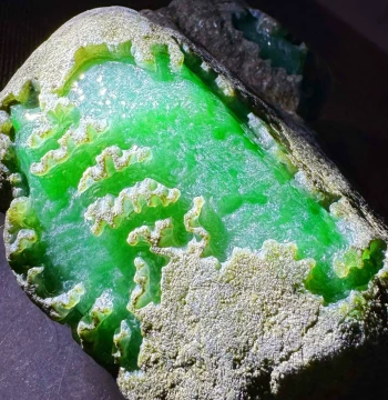 Yujin Natural Myanmar Jadeite Rough Stone Raw Material, Moxisha, Ice Species Positive Yang Green High Color, Bangle Material T17