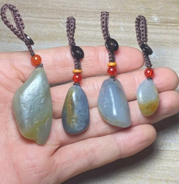 Xinjiang Hetian Jade Seed Material with Original Skin, Authentic Keychain Pendant, Good Oiliness, Supports Appraisal