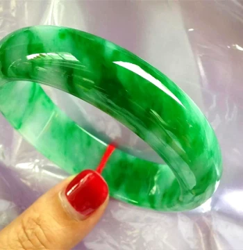 Myanmar Natural Type A Jadeite Ice-Glutinous Species Spicy Green with Floating Flowers Imperial Green Jade Bracelet for Women - Green Prop