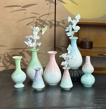 Jingdezhen Crystalline Glaze Ceramic Vase Creative Handmade Porcelain Flower Desktop Decorative Small Ornament Gift for Teachers and Friends