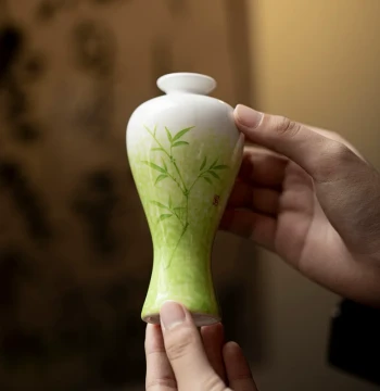 Jingdezhen Hand-Painted Beauty Vase, Creative Fresh Flower Arranger for Desk and Home Decor, Porcelain Wealth Attractor