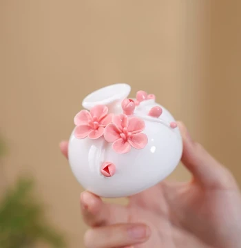 Handmade Ceramic Plum Blossom Vase: Mutton Fat Porcelain, Warm and Translucent Fresh Flower Arrangement Ornament