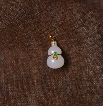 Natural Hetian Jade Russian Material Mutton Fat White Jade 18K Gold Inlaid Gourd Pendant, Women's Jade Hanging Ornament Jewelry