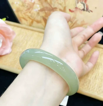 Natural Xinjiang Hetian Dongling Jade Lake-Green Loach-Back Bangle for Women, Light Green Flat-Strip Jade Peace Bangle